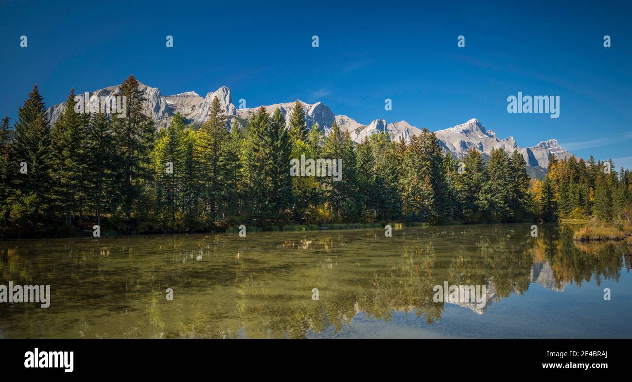 View of the Spring Creek Pond, Mount Rundle, Canmore, Alberta, Canada Stock Photo
