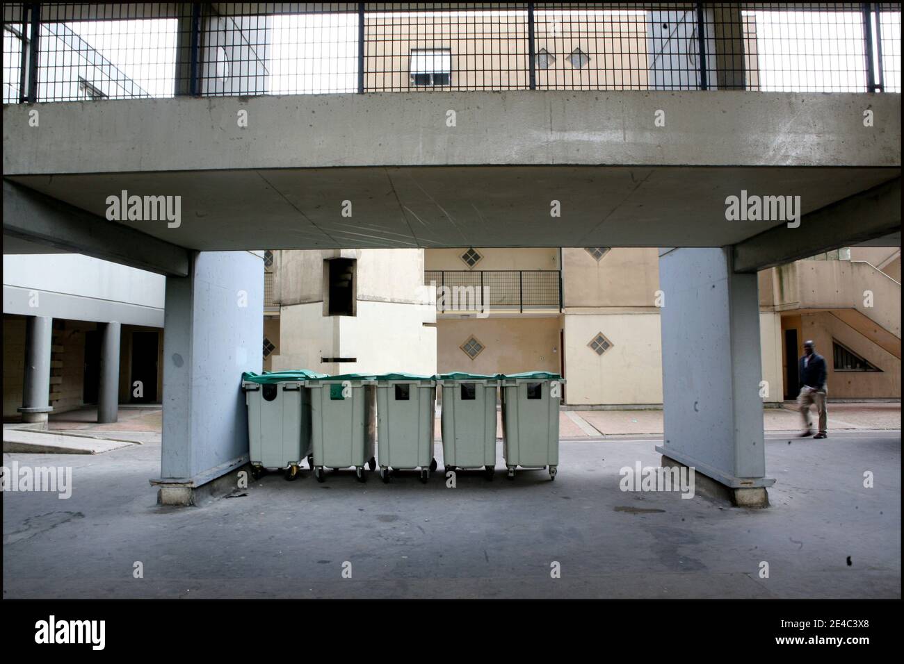 Vue de la cite Arago, a SaintOuen, banlieue parisienne, France le 25 spetembre, 2009 ou une