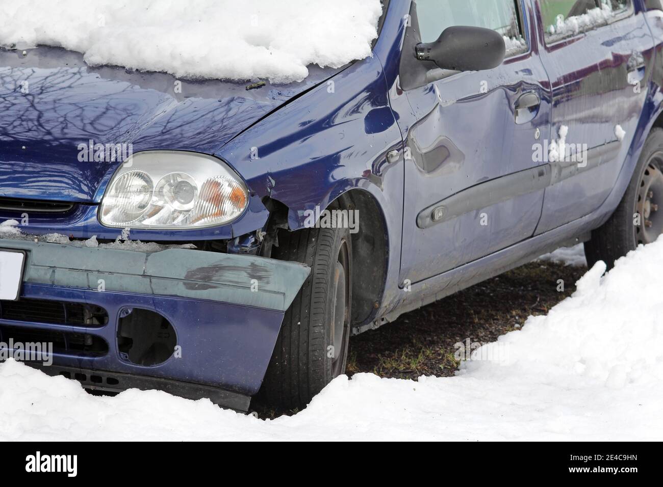 Accident damaged car covered hi-res stock photography and images - Alamy