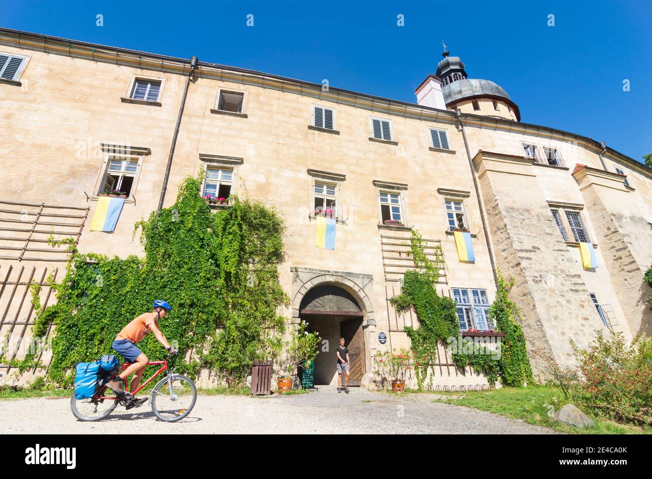 Hradek nad Nisou (Grottau), Grabstejn (Grafenstein) Castle, cyclist in Liberecky, Liberec Region, Reichenberger Region, Czech Stock Photo
