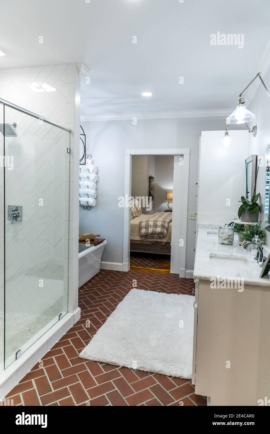 Elegant Brick Floor Master Bathroom Design for Timeless Luxury