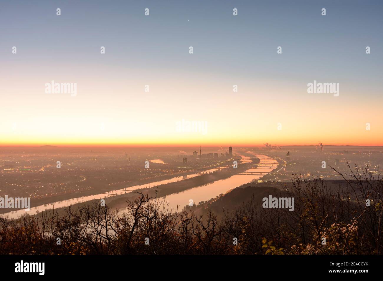 Millennium Tower In 00 Overview Hi-res Stock Photography And Images - Alamy