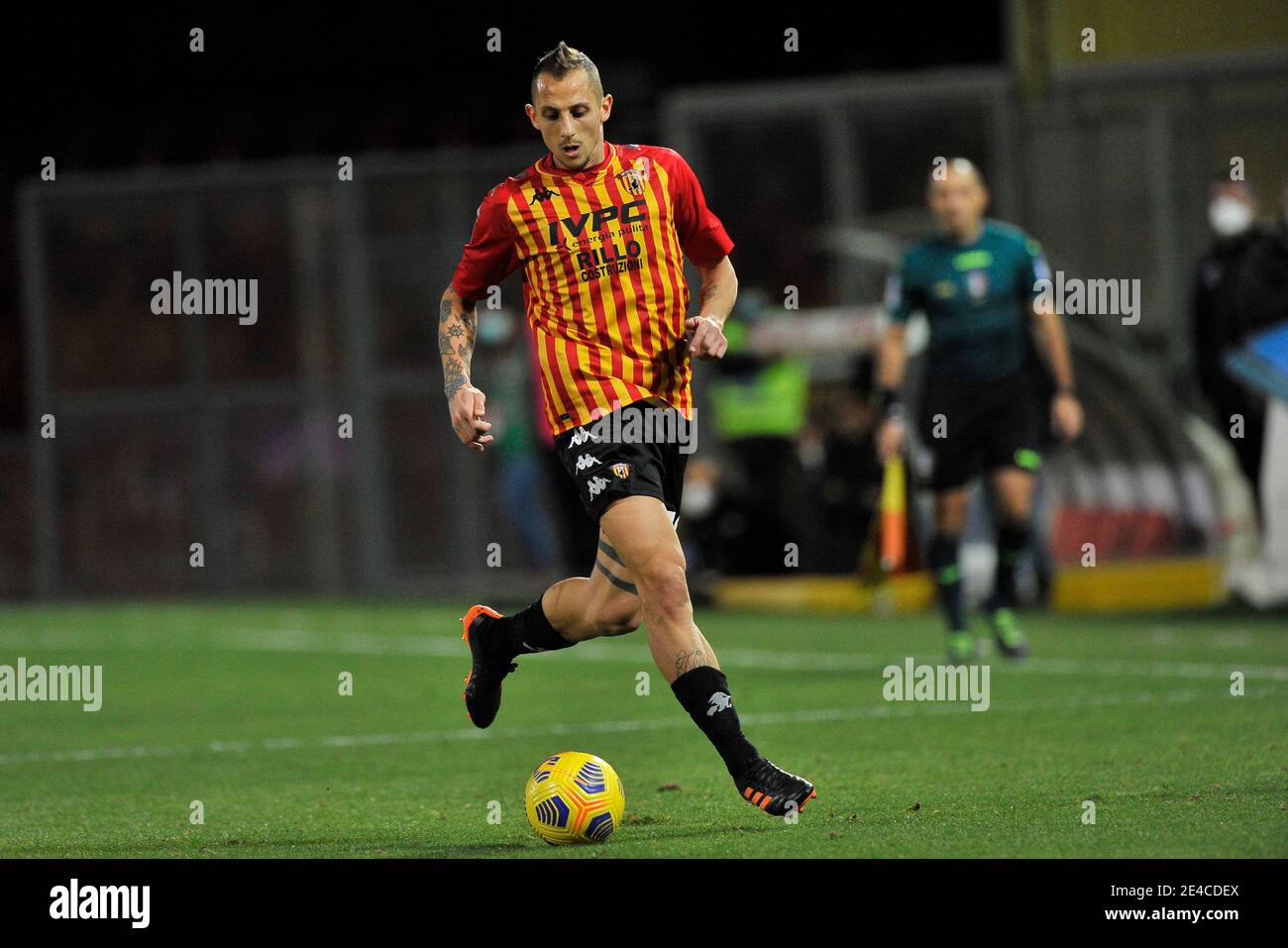 Benevento, Italy. 22nd Jan, 2021. Gianluca Caprari lying behind the barrier during the free kick, during the match of the Italian Serie A soccer championship between Benevento vs Torino final result 2-2, match played at the Ciro Vigorito stadium in Benevento. Italy, January 22, 2021. (Photo by Vincenzo Izzo/Sipa USA) Credit: Sipa USA/Alamy Live News Stock Photo