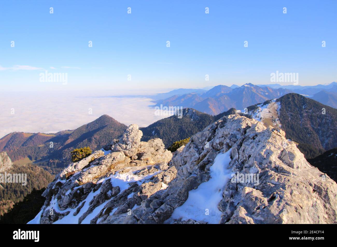 Wanderung zum Gipfel der Kampenwand (1669 m) im Chiemgau, Chiemgauer Alpen, bei Aschau, Oberbayern, Bayern, Süddeutschland, Deutschland Stock Photo