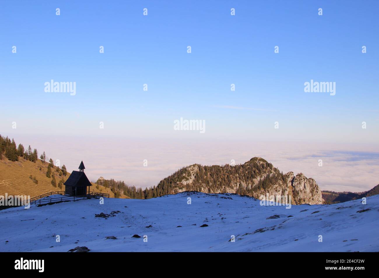 Wanderung zum Gipfel der Kampenwand (1669 m) im Chiemgau, Chiemgauer Alpen, bei Aschau, Oberbayern, Bayern, Süddeutschland, Deutschland Stock Photo