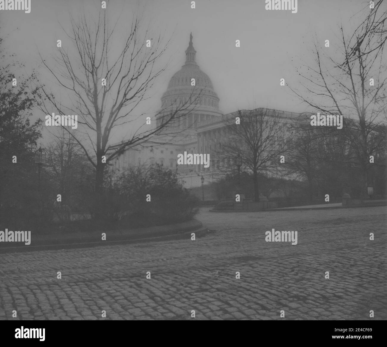 American archive monochrome photo of the US Capitol building ...