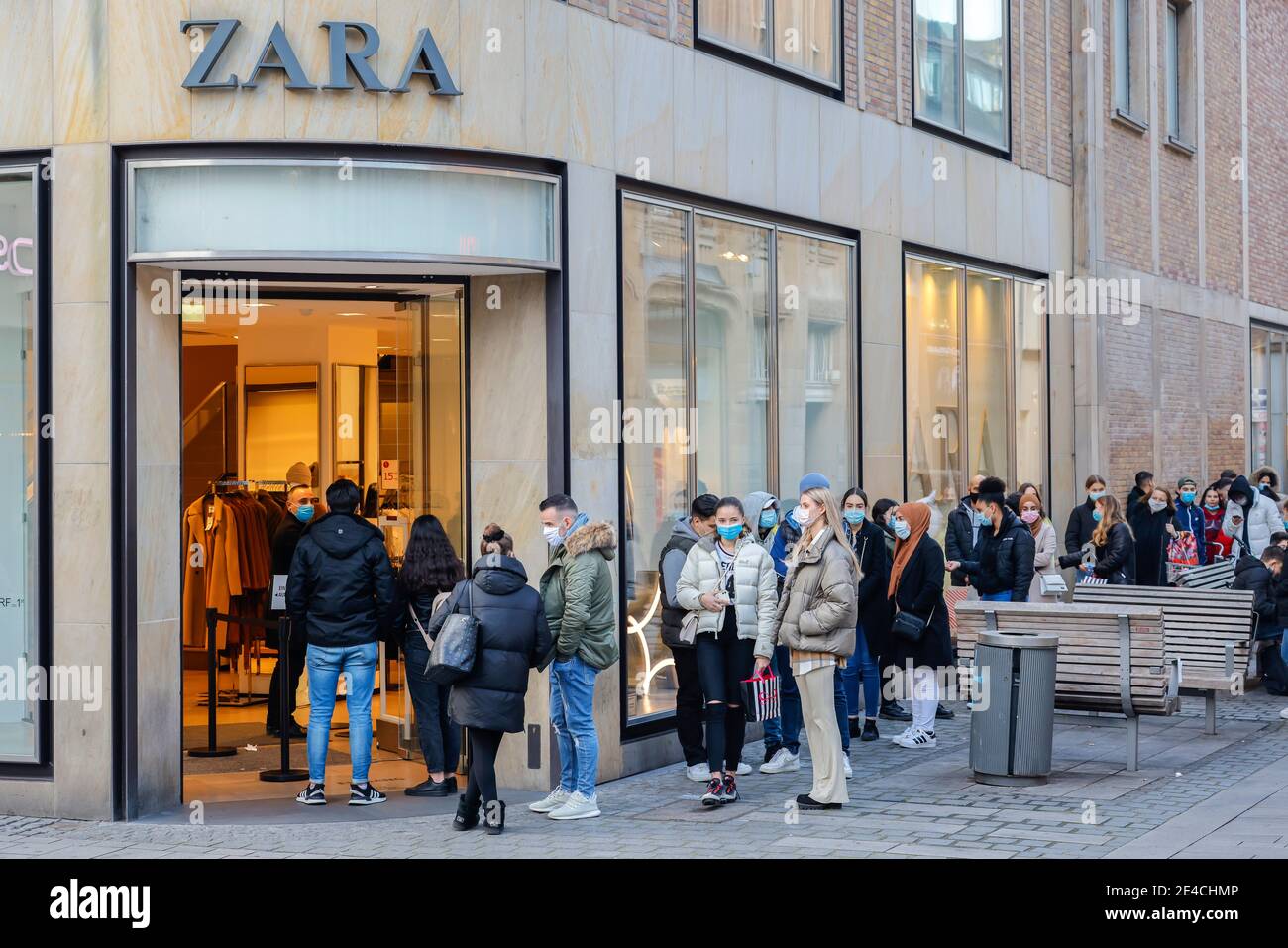 Duesseldorf, North Rhine-Westphalia, Germany - Queuing on Black Friday  weekend in front of the shops, Zara, Duesseldorf city center in times of  the corona crisis during the second part of lockdown, passers-by