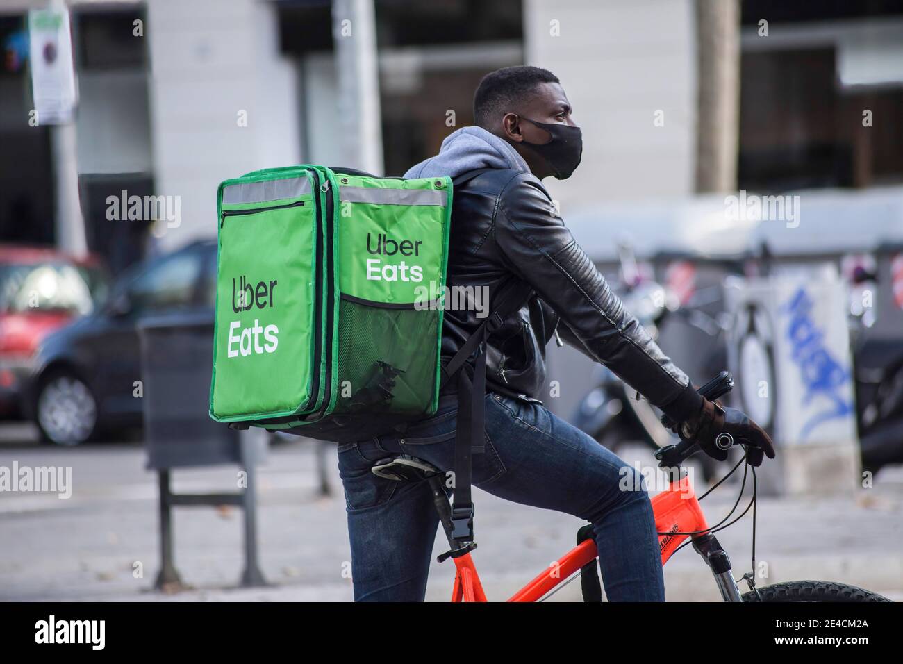 Barcelona, Spain. 22nd Jan, 2021. Uber Eats app delivery man seen riding a bike. The Ministry of Labor of Spain is developing a legislative framework that encompasses the activity of home delivery people known as riders, who operate for digital platforms such as Glovo, Deliveroo, Just Eat or Uber Eats. The new Rider Law would oblige companies to hire their workers and thus end the figure of the false self-employed. Credit: SOPA Images Limited/Alamy Live News Stock Photo