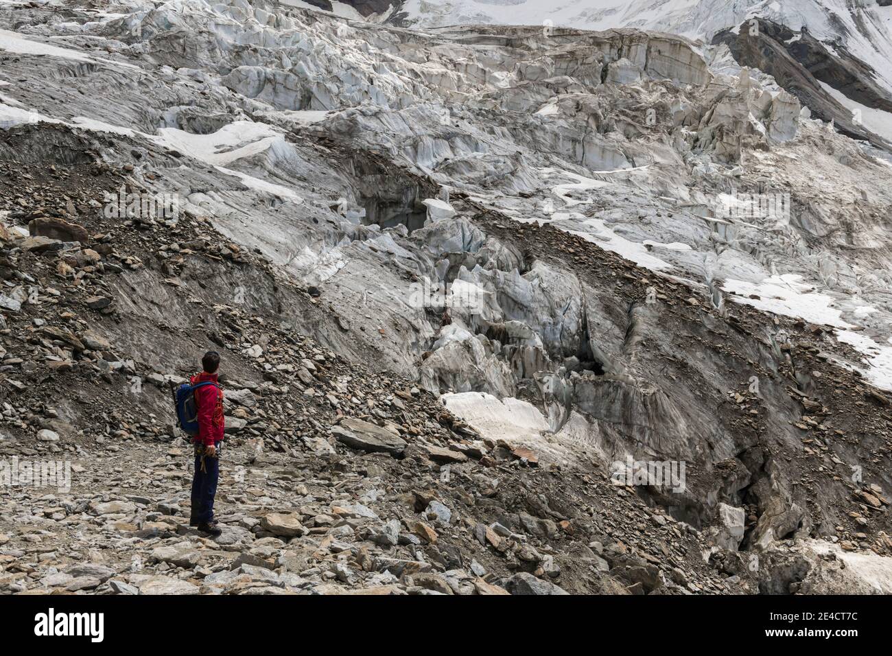 Europe, Switzerland, Canton of Valais, Saastal, Saas-Grund, Weissmmies, mountaineer looks at Trift glacier Stock Photo