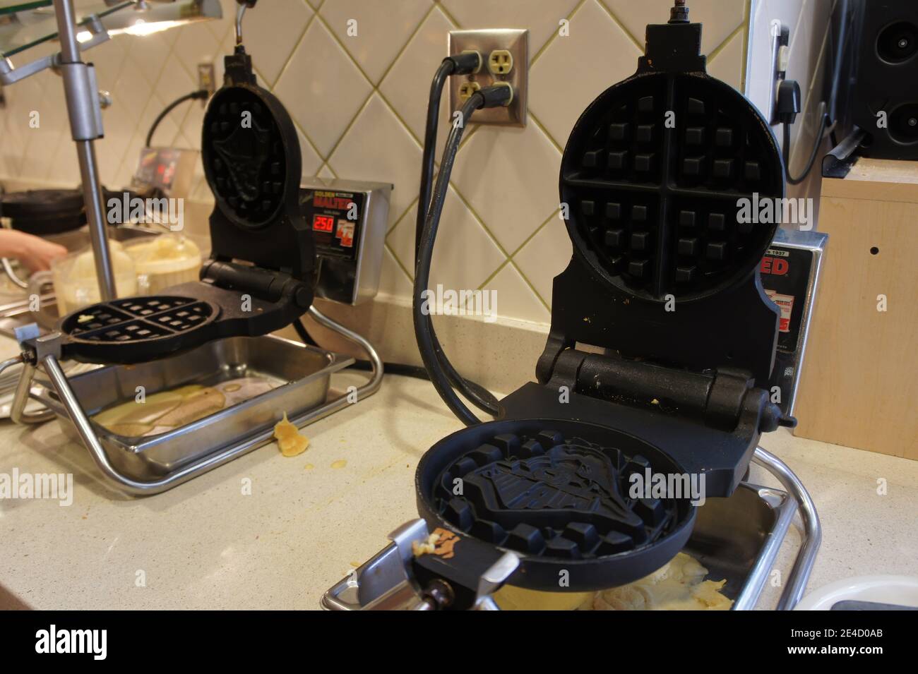 Pancake maker hi-res stock photography and images - Alamy