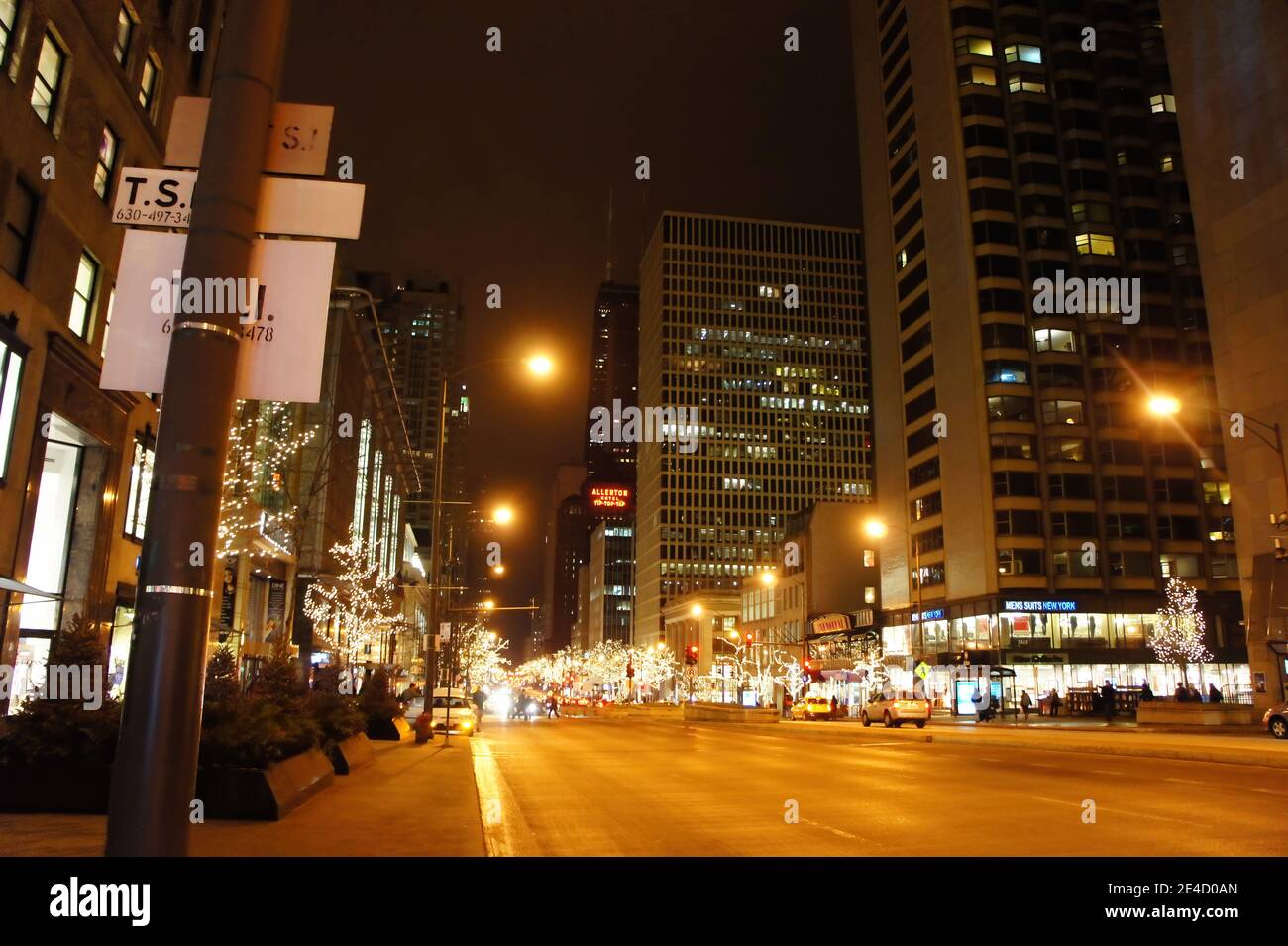 Chicago downtown area night hi-res stock photography and images - Alamy