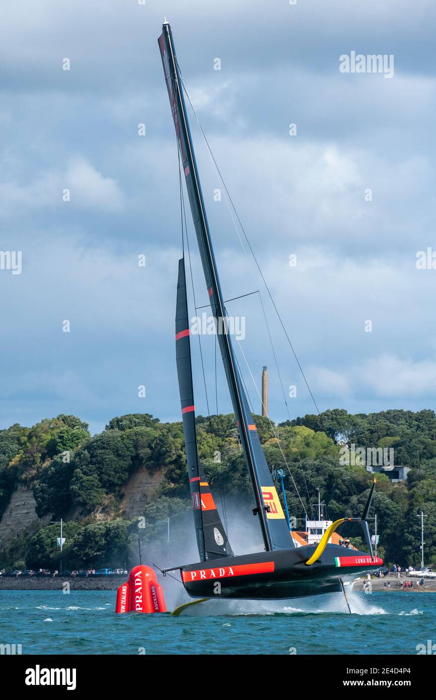 Auckland, New Zealand. 23rd Jan, 2021. Luna Rossa Prada Pirelli Team rounding the top mark in their Round Robin three match against INEOS Team UK of the Prada Cup. Saturday 23th of Jan 2021. Copyright Credit: Chris Cameron/Alamy Live News Stock Photo