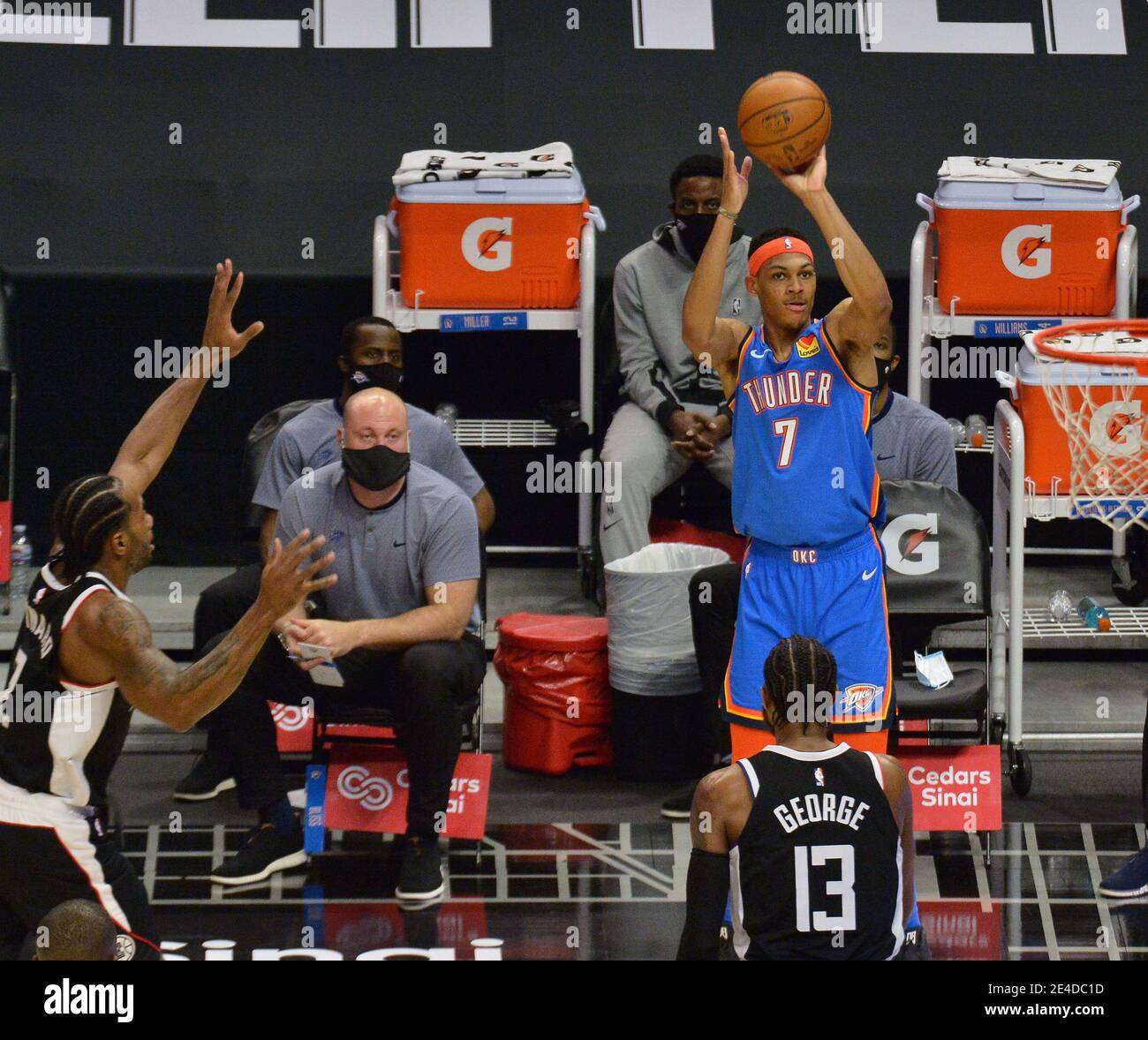 Paul george clippers dunk hi-res stock photography and images - Alamy