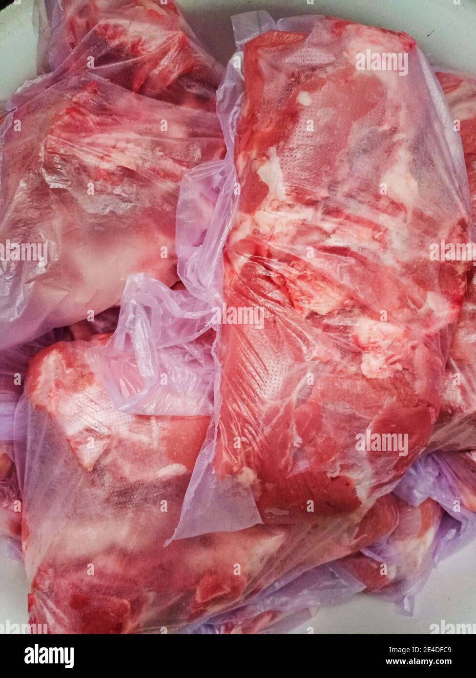 https://c8.alamy.com/comp/2E4DFC9/frozen-meat-in-a-plastic-bag-a-piece-of-frozen-meat-wrapped-in-a-plastic-bag-2E4DFC9.jpg