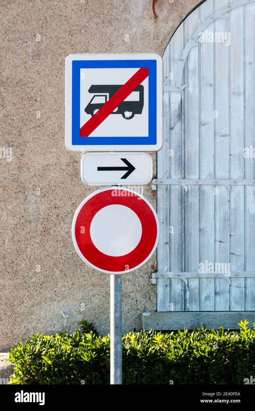 A no motorhomes or RVs roadsign in a French town. Stock Photo