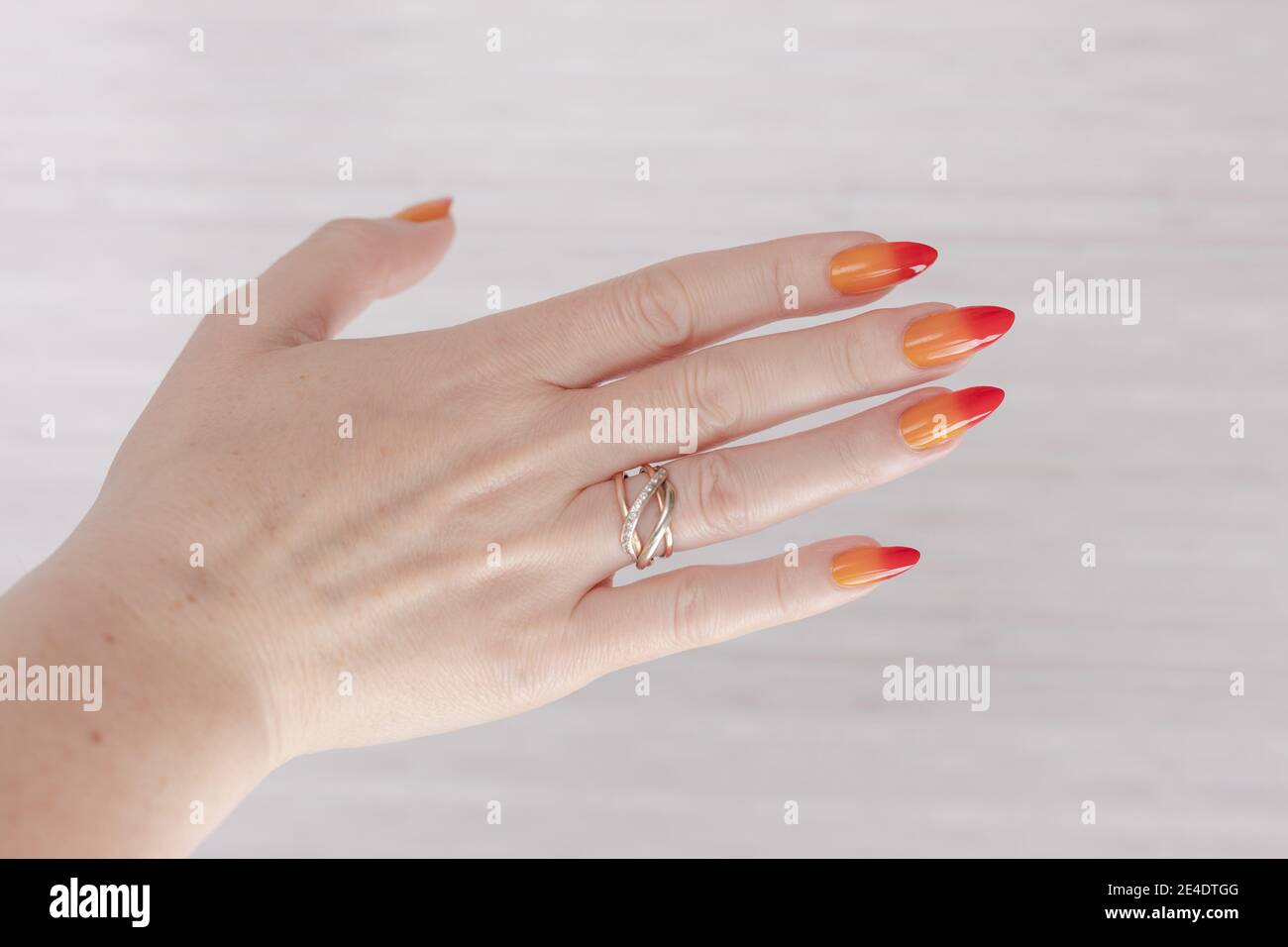 Woman natural color nails hi-res stock photography and images - Page 23 -  Alamy