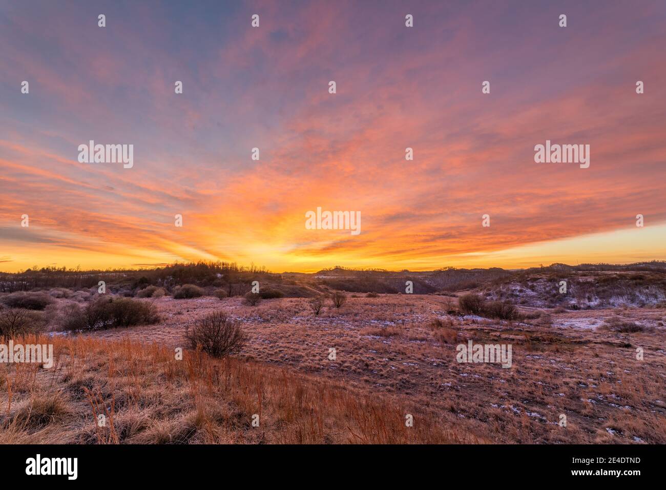 Sunrise over a field hi-res stock photography and images - Alamy