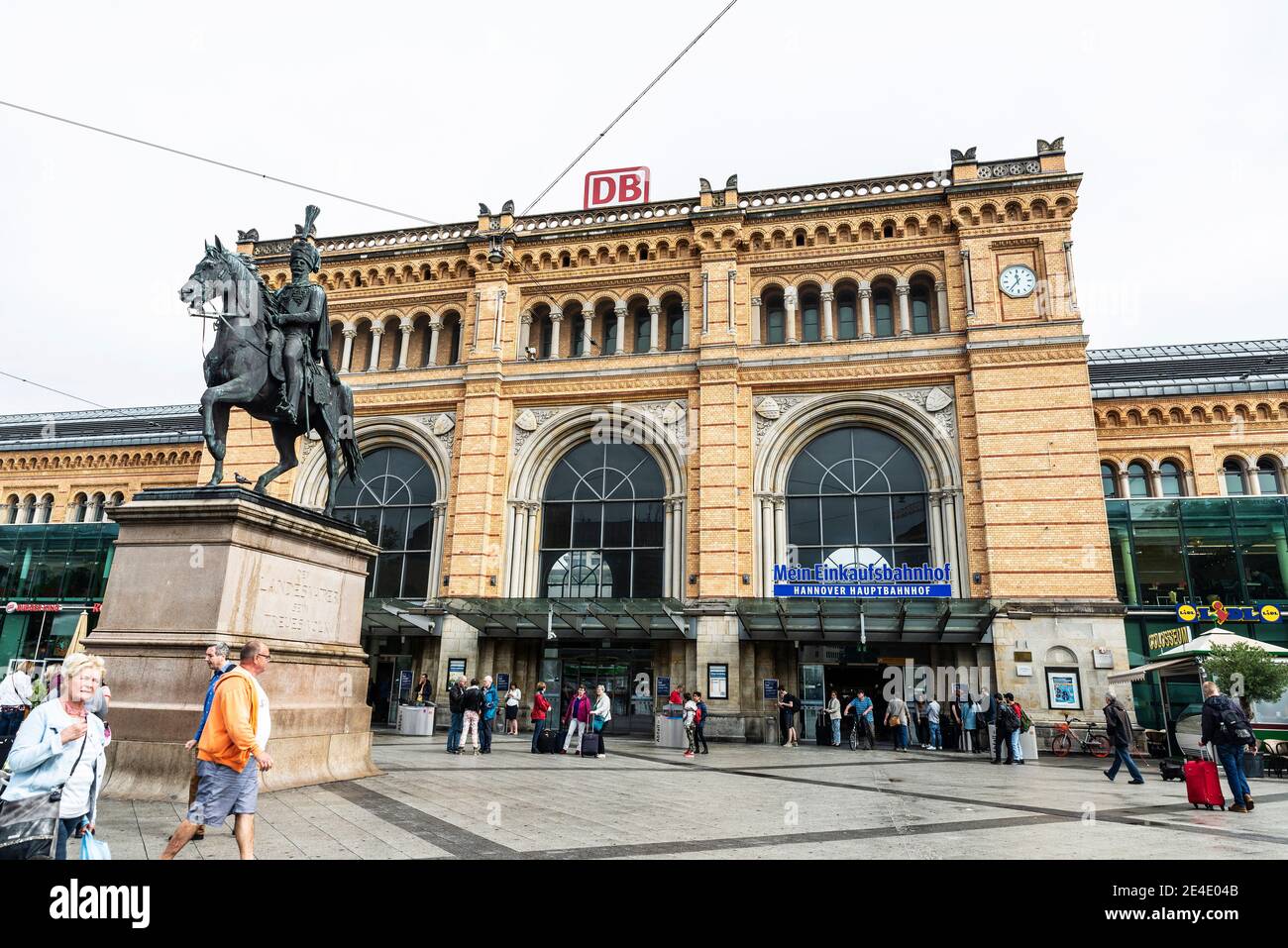 Hanover, Germany - August 18, 2019: Equestrian statue of the Ernst August von Hannover in front of the Hauptbahnhof station with people around in Hano Stock Photo
