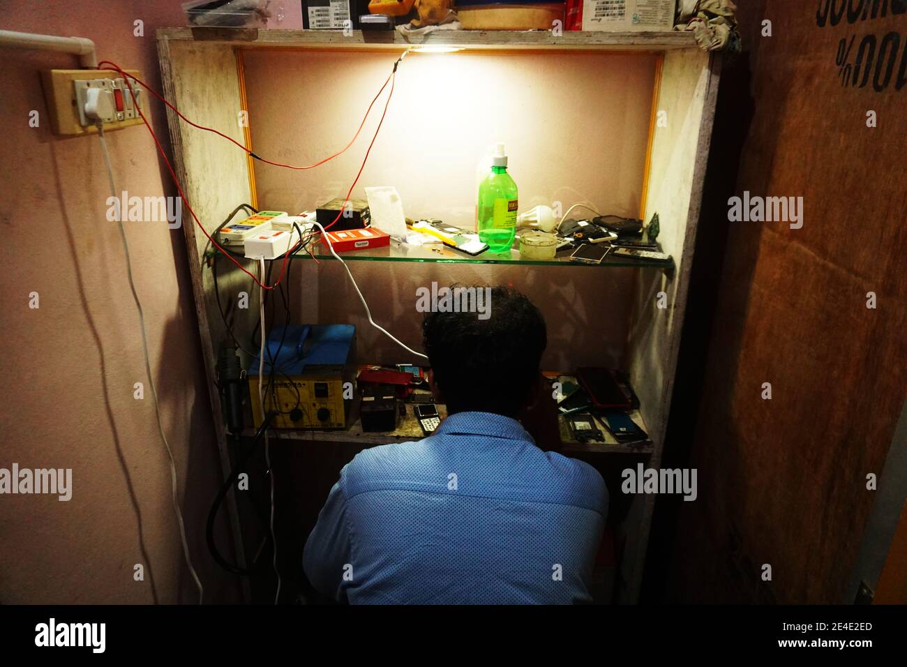 Mobile phone repair india hi-res stock photography and images - Alamy