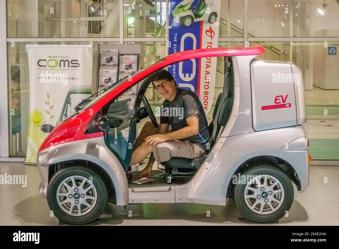 Small electric car hi-res stock photography and images - Alamy
