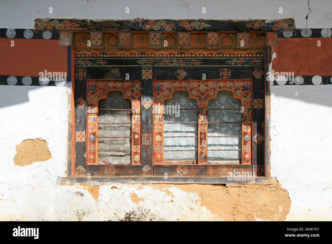 buddhist monastic school in bhutan Stock Photo Alamy