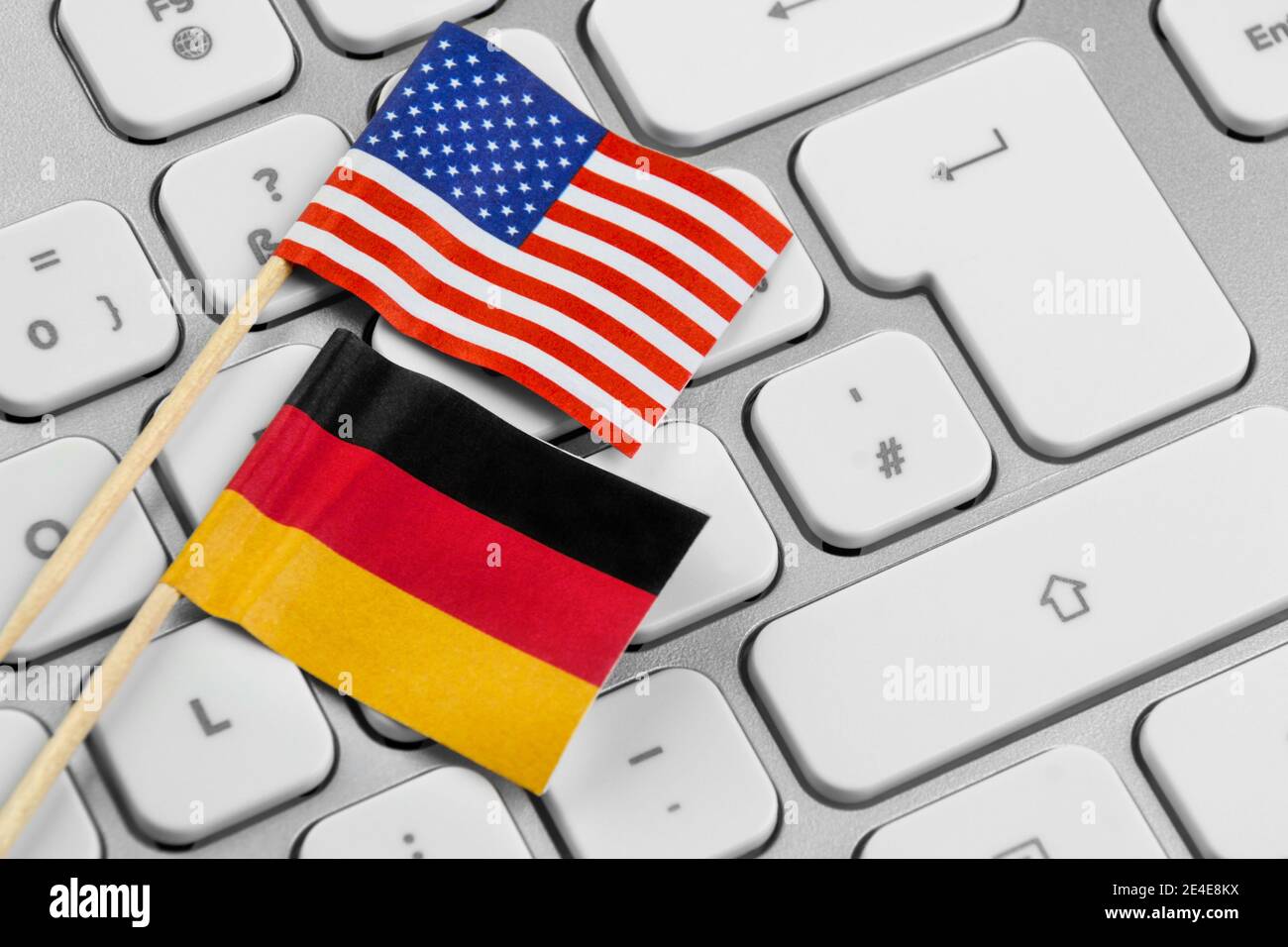 Flaggen USA und Deutschland mit PC Keyboard Stock Photo