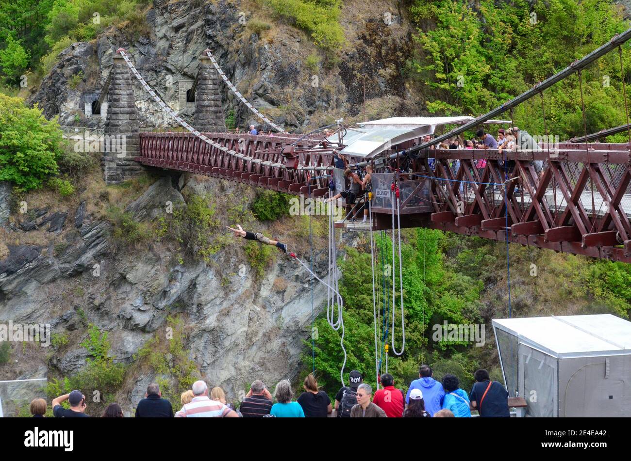 Bungee jumping in queenstown hires stock photography and images Alamy