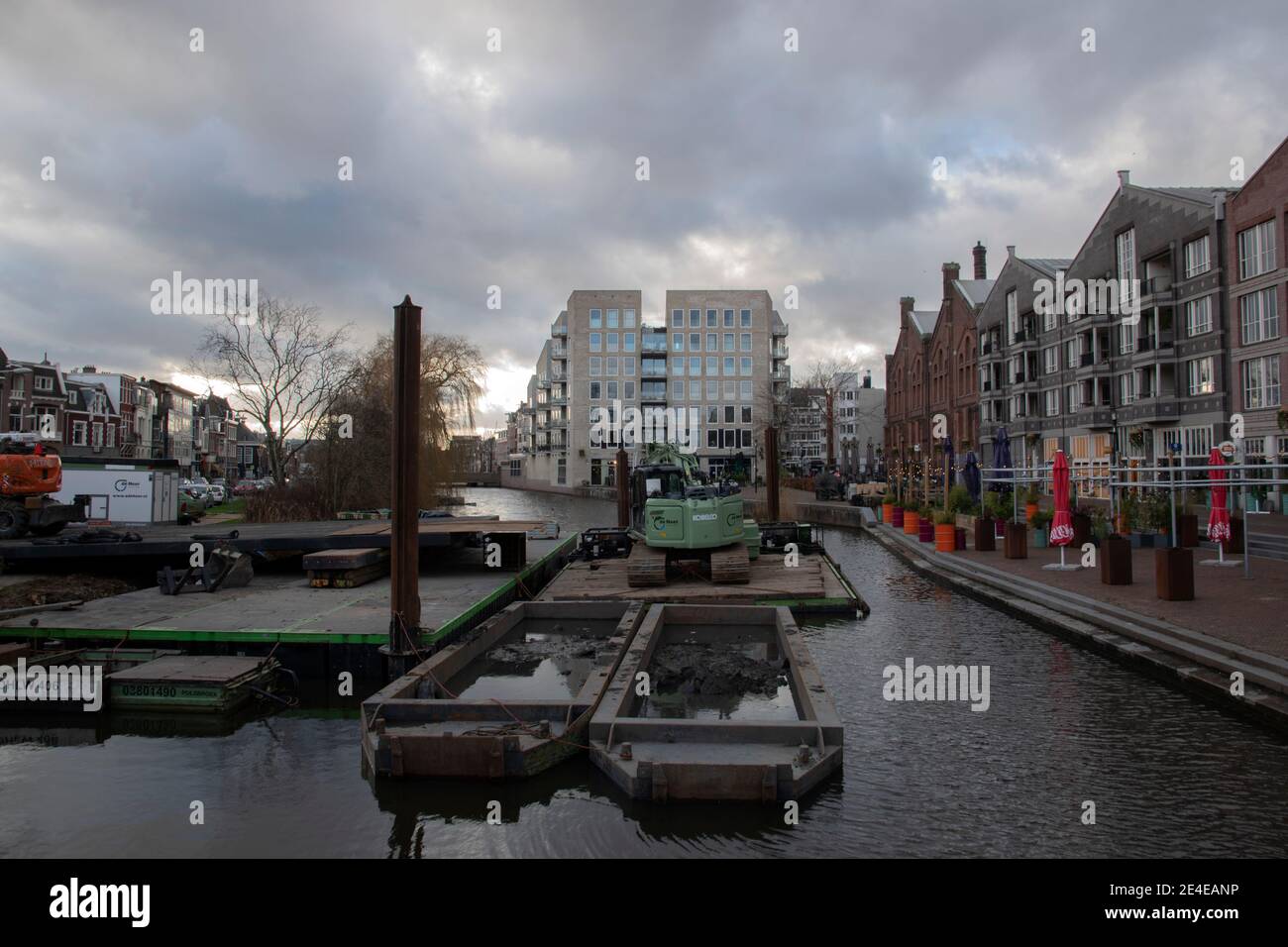 Amsterdam canal cleaning hires stock photography and images Alamy