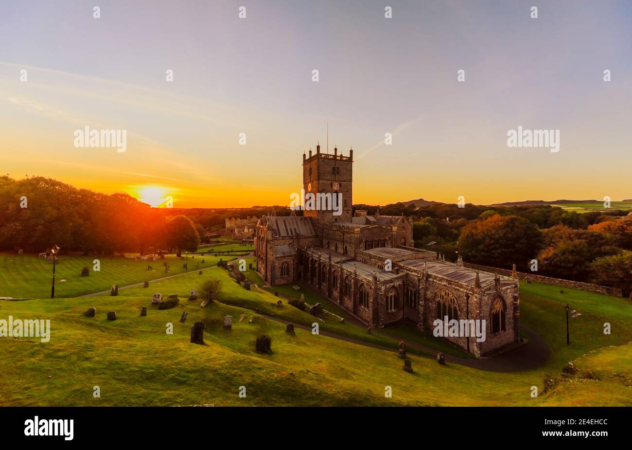 St David's Cathedral (Eglwys Gadeiriol Tyddewi) in St Davids, a small cathedral city in Pembrokeshire, south west Wales in evening light at sunset Stock Photo