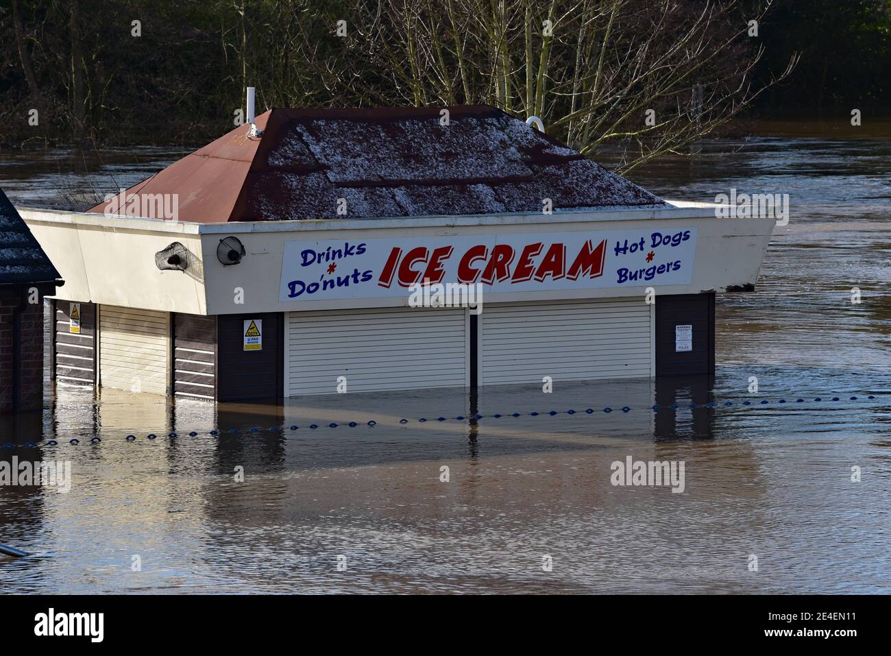 Ice-cream kiosk submerged after the River Severn bursts its banks in the town of Stourport-on-Severn, Worcestershire, England, UK. Stock Photo