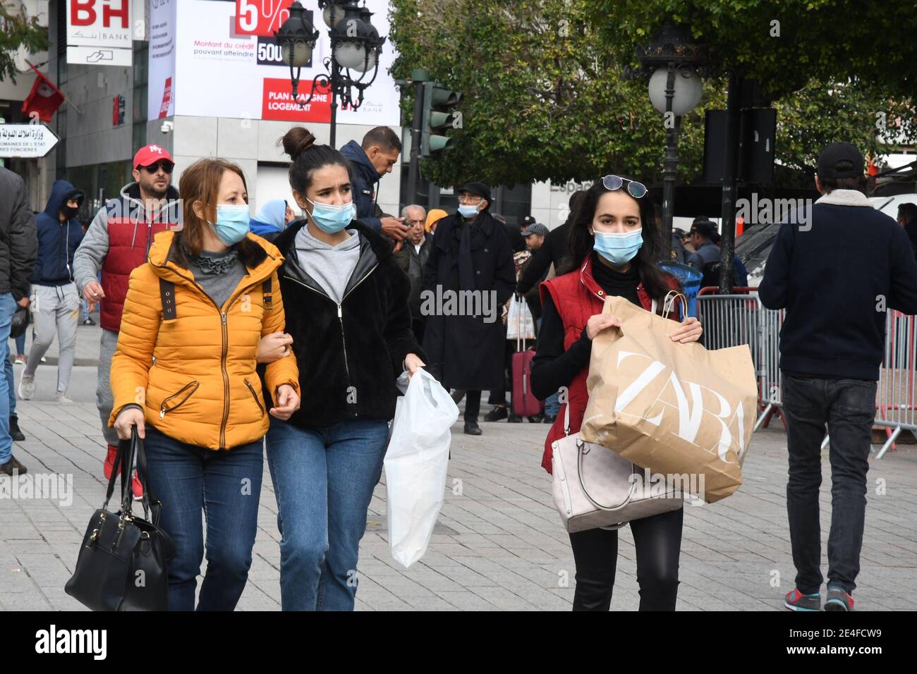 Tunis, Tunisia. 23rd Jan, 2021. People wearing face masks walk on a street in Tunis, Tunisia, on Jan. 23, 2021. Tunisian Health Ministry on Saturday night reported 2,041 new COVID-19 cases, raising the total number of infections in the country to 195,314. Credit: Adel Ezzine/Xinhua/Alamy Live News Stock Photo