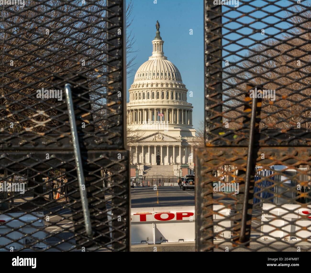 Capital Building Razor Wire Razor wire at us capitol hi-res stock photography and images - Alamy