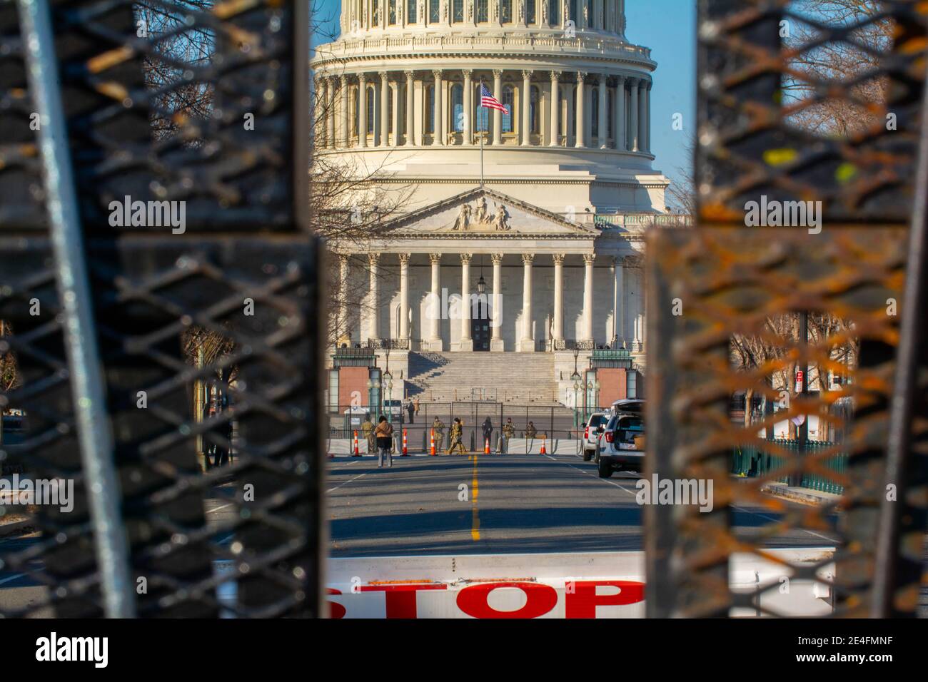 Capitol Razor Wire Razor wire american flag hi-res stock photography and images - Alamy