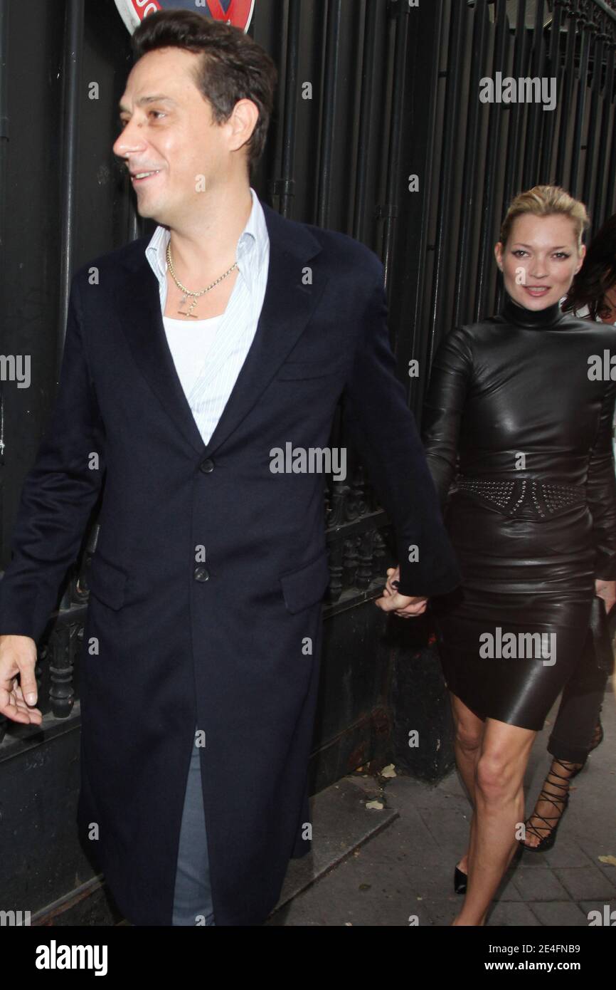 Kate Moss and her boyfriend Jamie Hince attending the Miu Miu's Spring-Summer 2010 ready-to-wear collection show in Paris, France on October 7, 2009. Photo by Denis Guignebourg/ABACAPRESS.COM Stock Photo