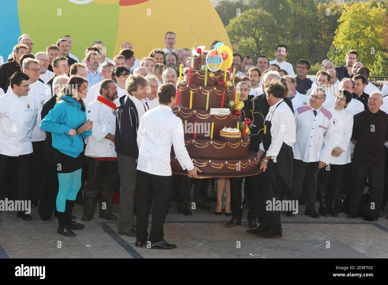 Gateau Danniversaire High Resolution Stock Photography And Images Alamy Gateau Danniversaire High Resolution Stock Photography And Images Alamy