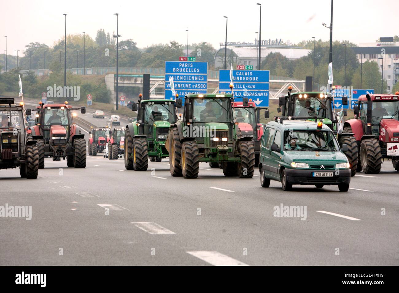French farmers row with their tractors on October 16, 2009 on the Lille's ring road, northern France, to slow down the traffic in order to protest against their living conditions and the fall in prices of agricultural products. Farmers are holding a natio Stock Photo