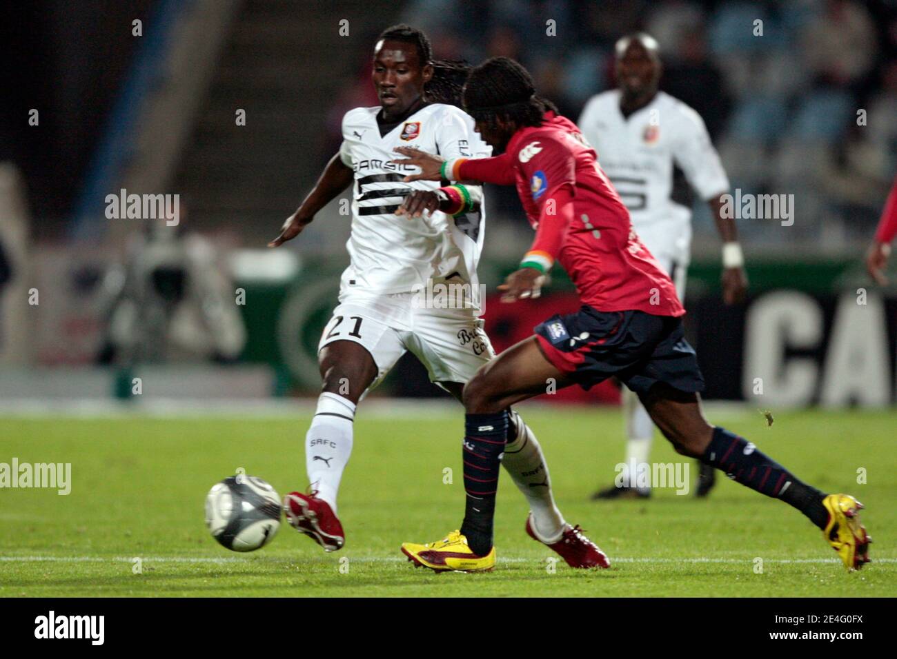 Lille's Gervinho fights for the ball with Rennes' Ismael Bangoura during the French First League Soccer Match, Lille OSC vs Stade Rennais at Lille Metropole Stadium in Lille, north of France on October 17, 2009. The match ended in a 0-0 draw. Photo by Mik Stock Photo