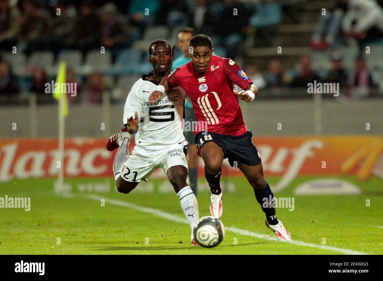 Lille's Franck Beria fights for the ball with Rennes' Ismael Bangoura during the French First League Soccer Match, Lille OSC vs Stade Rennais at Lille Metropole Stadium in Lille, north of France on October 17, 2009. The match ended in a 0-0 draw. Photo by Stock Photo