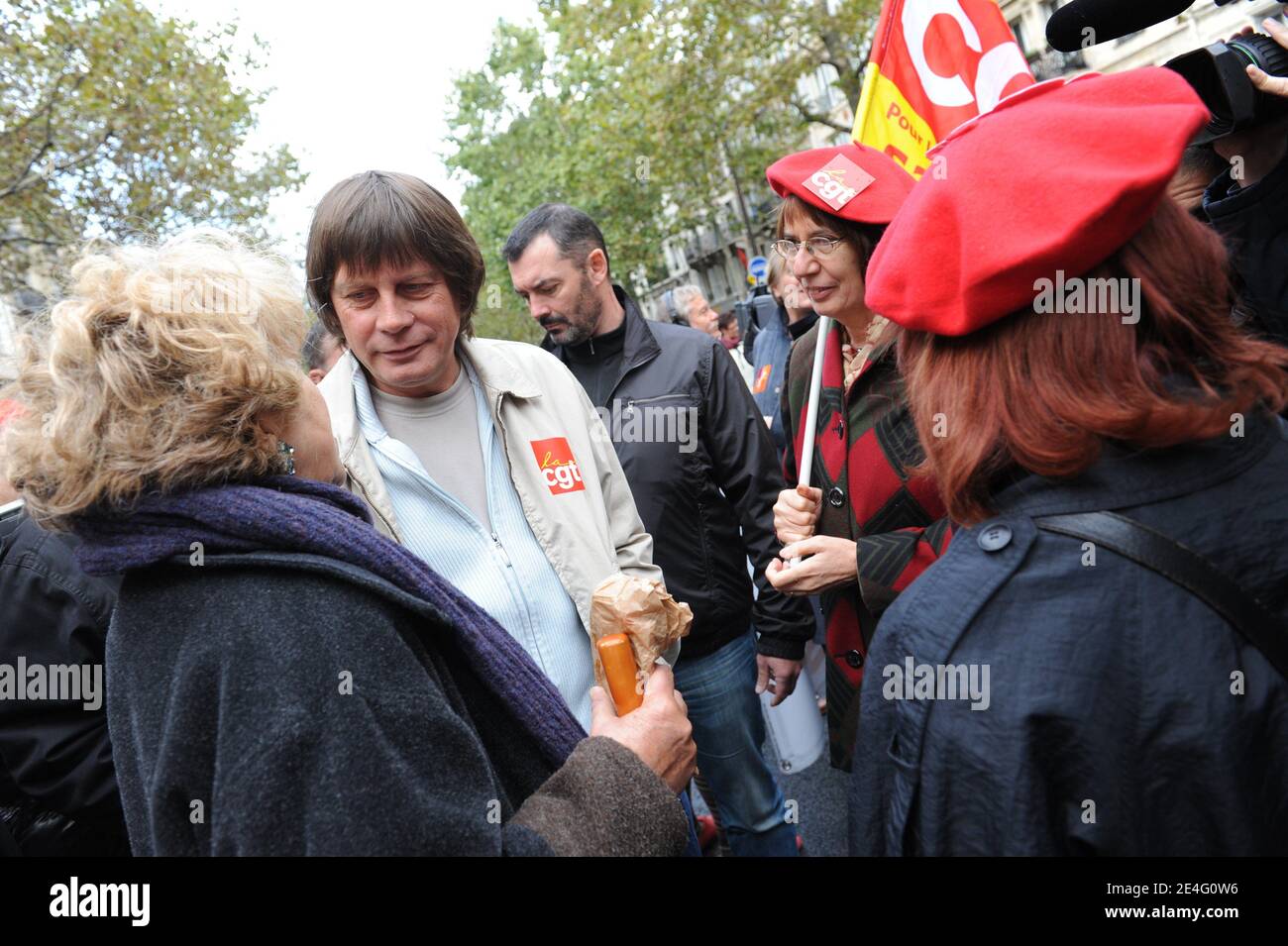 Manifestation nationale contre toutes les discriminations, pour lÍegalite et les droits des femmes a Paris, Martine AUBRY, Premiere Secretaire Gaelle LENFANT (Secretaire nationale adjointe aux droits des femmes, Marie Georges Buffet PCF, Anne Hidalgo, Jean-Luc Melenchon, Olivier Besancenot, Bernard Thibault, ils ont defiles de la Place de la Bastille a Republique. France, le 17 Octobre2009. Photo by Mousse/ABACAPRESS.COM Stock Photo