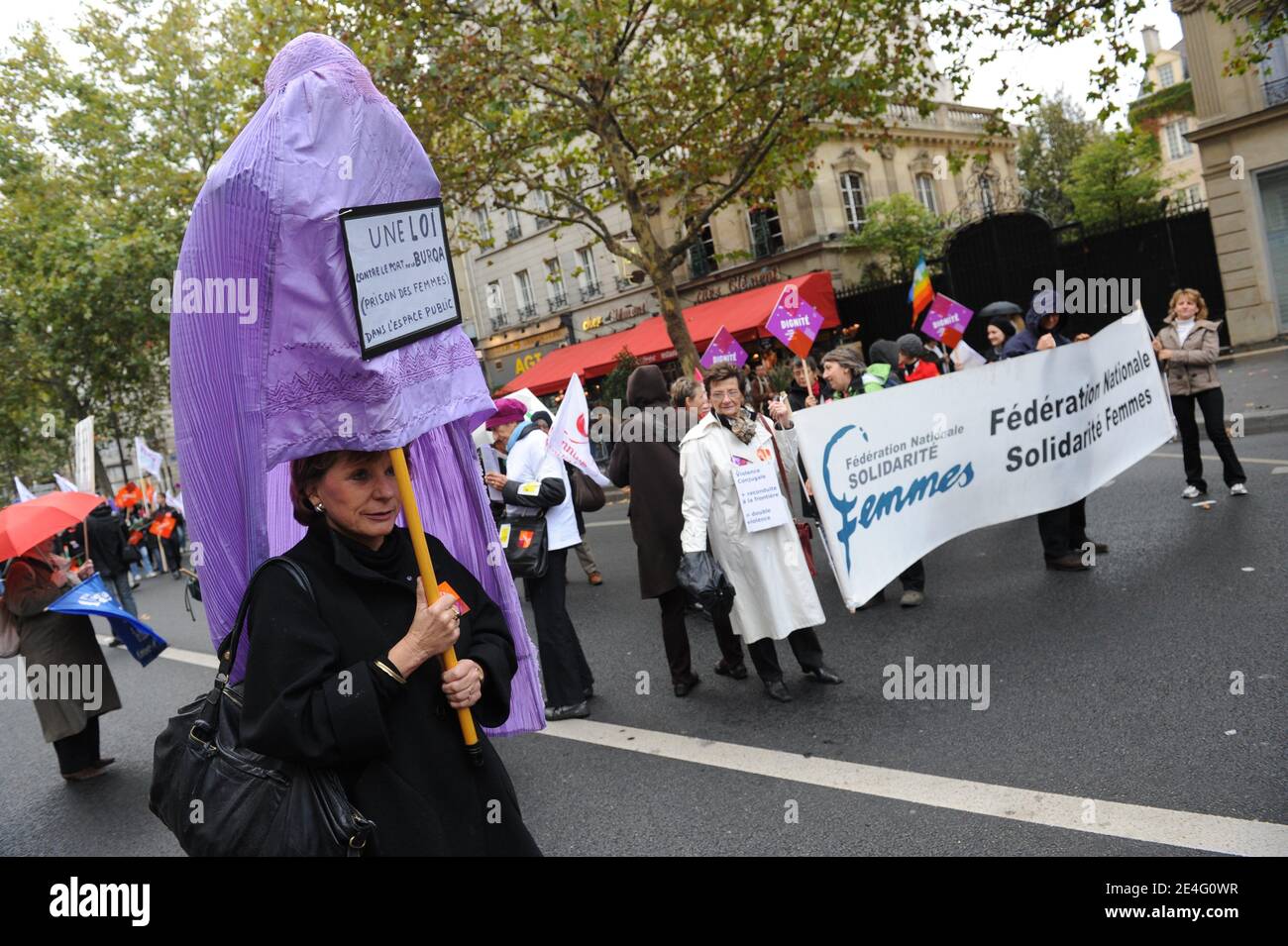 Manifestation nationale contre toutes les discriminations, pour lÍegalite et les droits des femmes a Paris, Martine AUBRY, Premiere Secretaire Gaelle LENFANT (Secretaire nationale adjointe aux droits des femmes, Marie Georges Buffet PCF, Anne Hidalgo, Jean-Luc Melenchon, Olivier Besancenot, Bernard Thibault, ils ont defiles de la Place de la Bastille a Republique. France, le 17 Octobre2009. Photo by Mousse/ABACAPRESS.COM Stock Photo