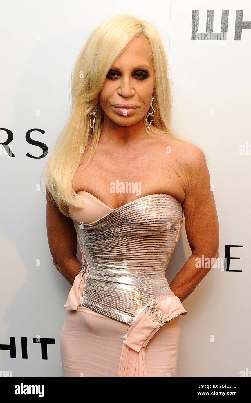 Designer Donatella Versace attends the 2009 Whitney Museum Gala at The  Whitney Museum of American Art in New York City, NY, USA on October 19, 2009.  Photo by Mehdi Taamallah/ABACAPRESS.COM (Pictured: Donatella