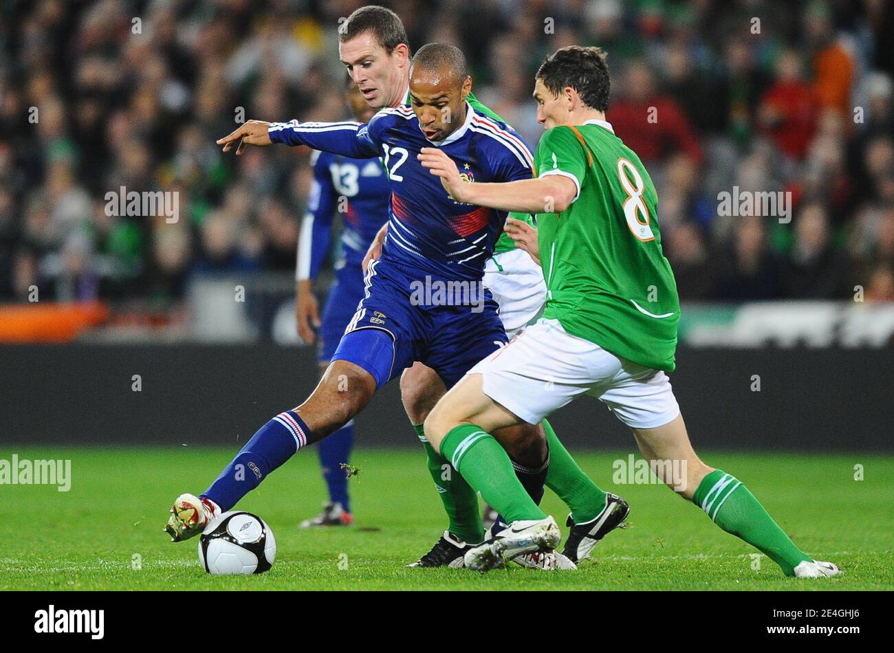 France's Thierry Henry fights for the ball with Ireland's Keith Andrews during the World Cup 2010 Qualifying Play off soccer match, Ireland vs France at Croke Park stadium in Dublin, Ireland on November 14, 2009. France won 1-0. Photo by Steeve McMay/ABACAPRESS.COM Stock Photo