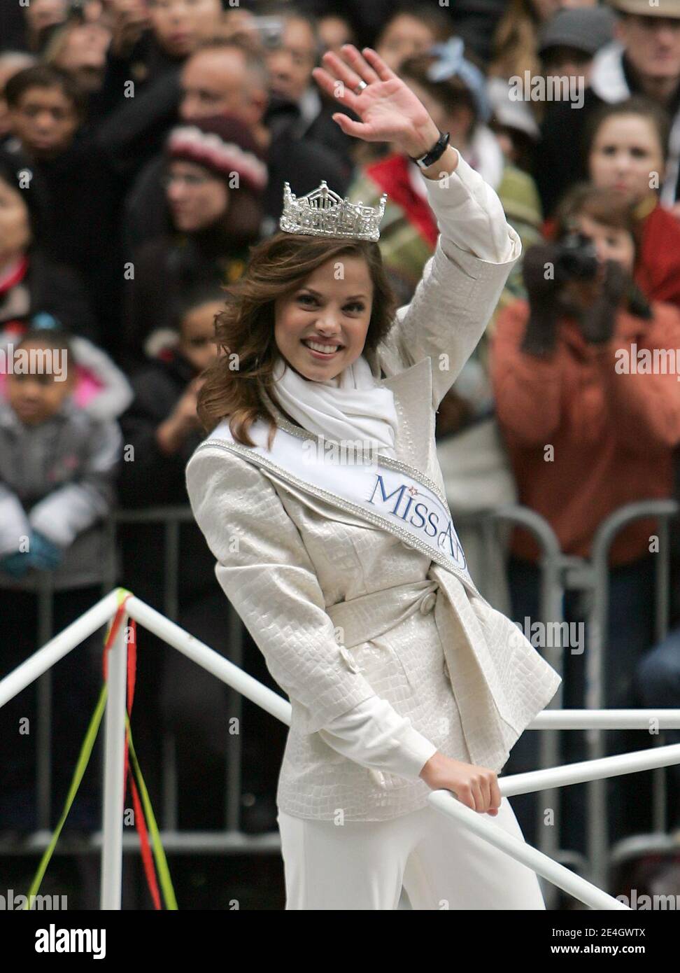 Miss America Katie Stam attends the 83rd Annual Macy's Thanksgiving Day Parade on November 26, 2009 in New York. Photo by Charles Guerin/ABACAPRESS.COM (Pictured : Katie Stam) Stock Photo