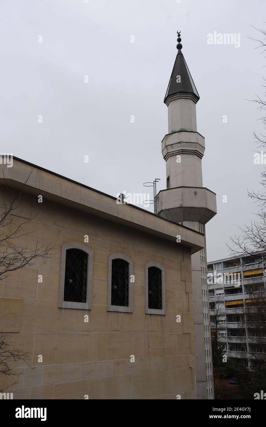 The minaret of the Geneva mosque pictured in the neighbourhood of Le ...