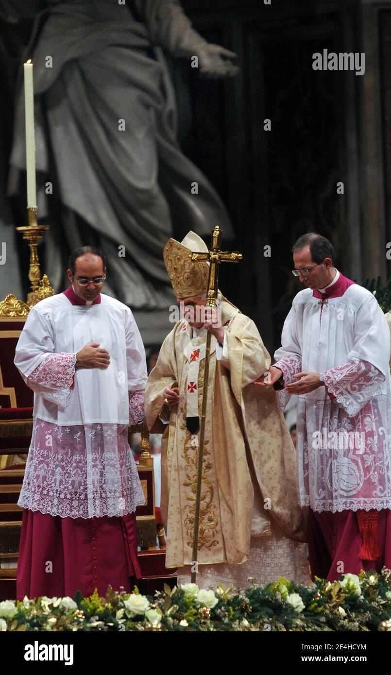 Pope Benedict XVI celebrates the Christmas night holy mass in St. Peter ...