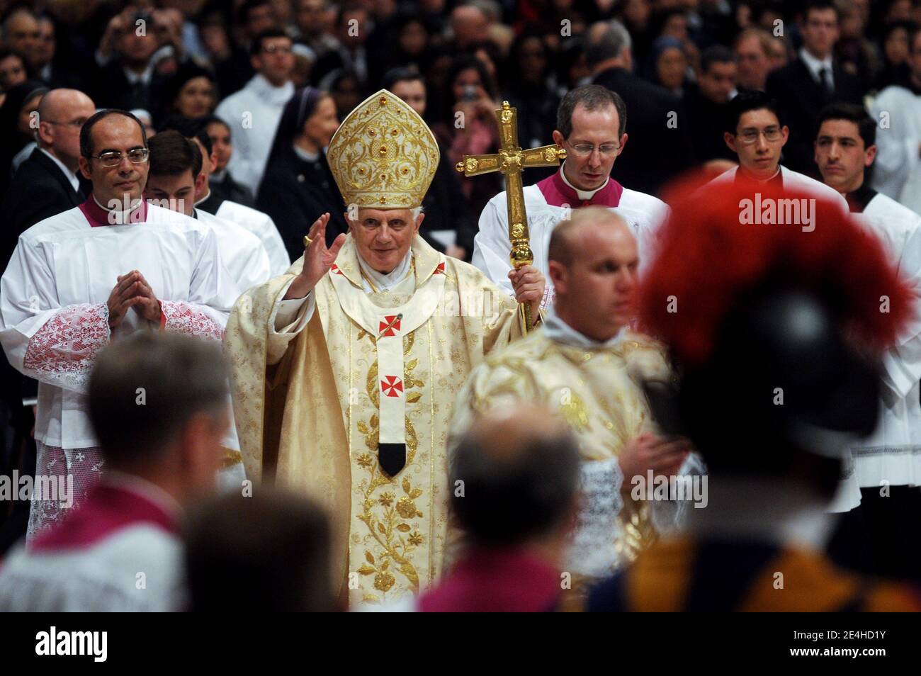 Pope Benedict XVI celebrates the Christmas night holy mass in St. Peter ...