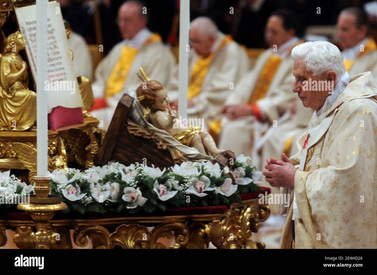 Pope Benedict XVI celebrates the Christmas night holy mass in St. Peter ...