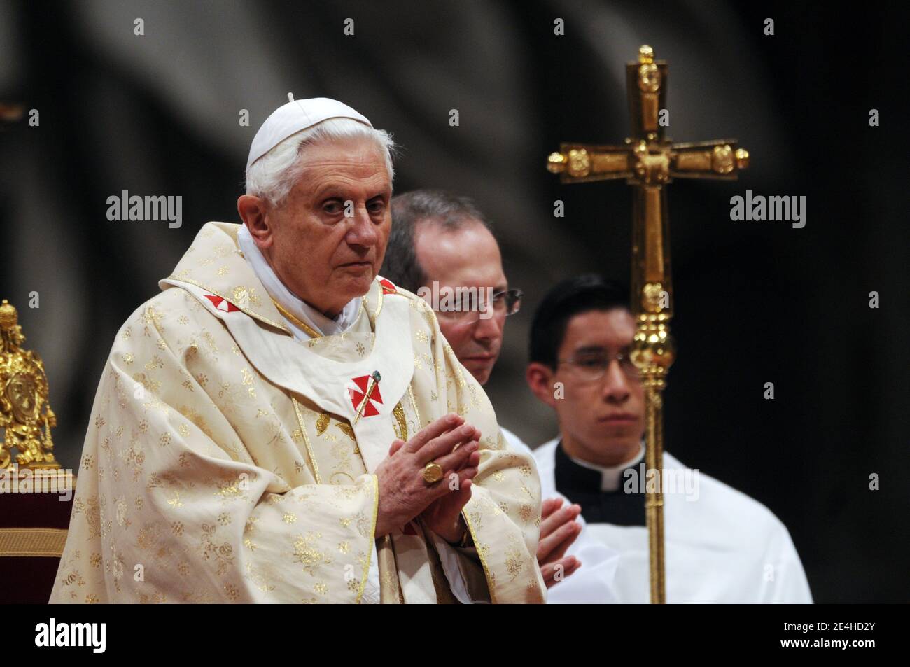 Pope Benedict XVI celebrates the Christmas night holy mass in St. Peter ...