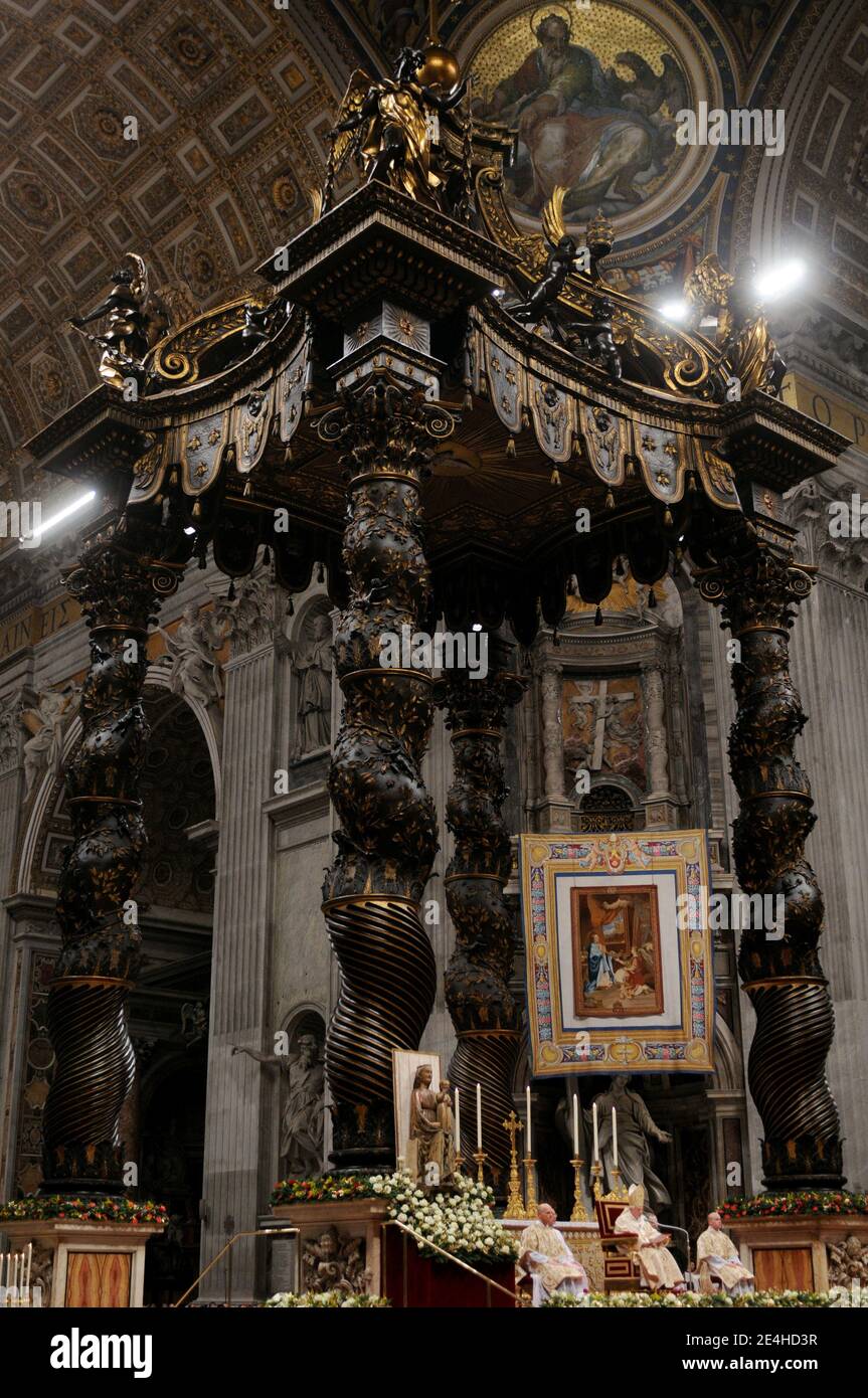 Pope Benedict XVI celebrates the Christmas night holy mass in St. Peter ...