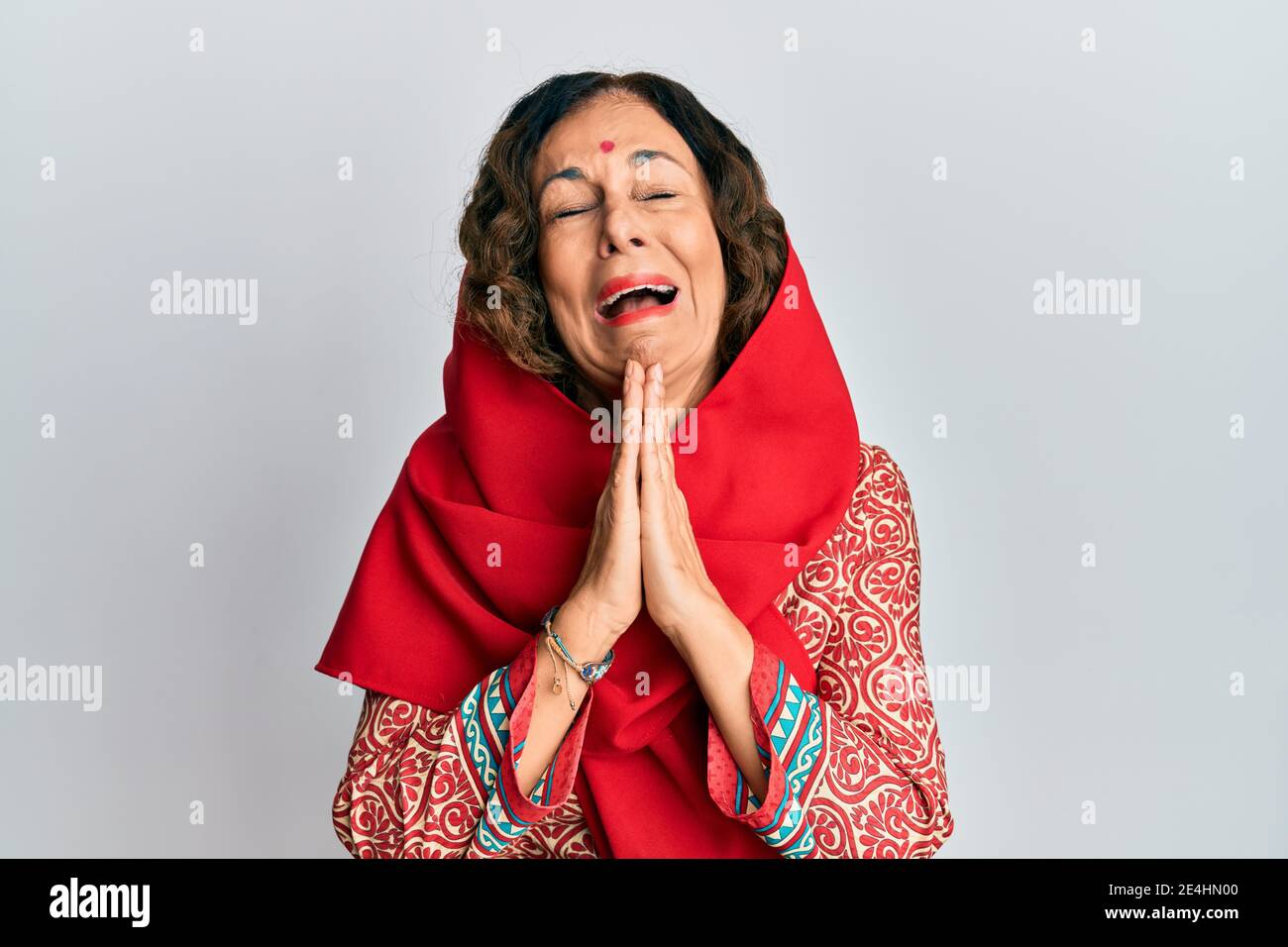 Senior indian woman wearing saree hi-res stock photography and images ...